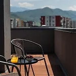 Skylark - Melbourne Penthouse With Jacuzzi & View Brasov