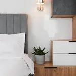 Skylark - Melbourne Penthouse With Jacuzzi & View * Brașov