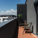 Apartament Skylark - Melbourne Penthouse With Jacuzzi & View