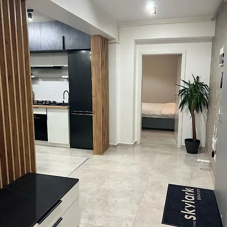 Skylark - Melbourne Penthouse With Jacuzzi & View * Brasov