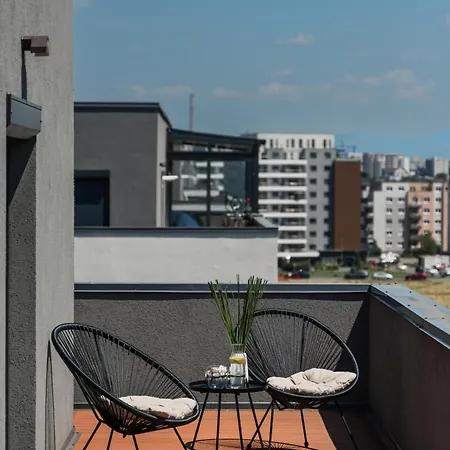Skylark - Melbourne Penthouse With Jacuzzi & View * Braşov