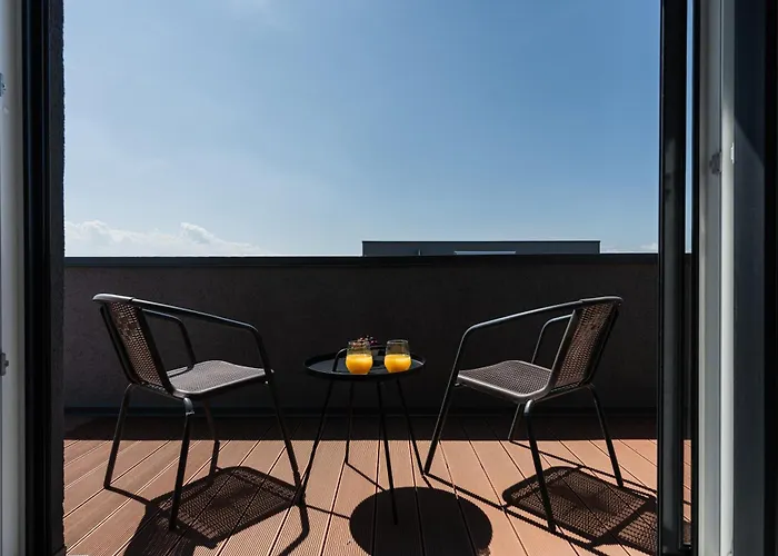 Skylark - Melbourne Penthouse With Jacuzzi & View בראשוב