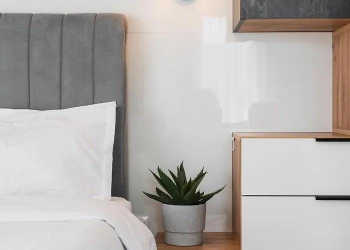 Skylark - Melbourne Penthouse With Jacuzzi & View * Brasov